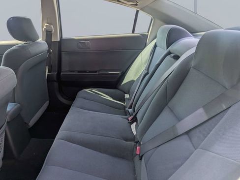 Used 2005 Mitsubishi Galant SE FWD image 12