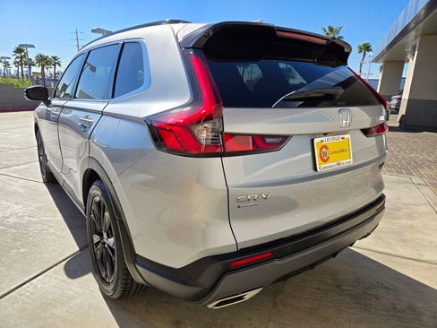 Used 2023 Honda CR-V Sport Touring image 4
