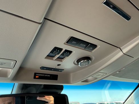 Used 2019 Chevrolet Tahoe Premier AWD/4WD image 25