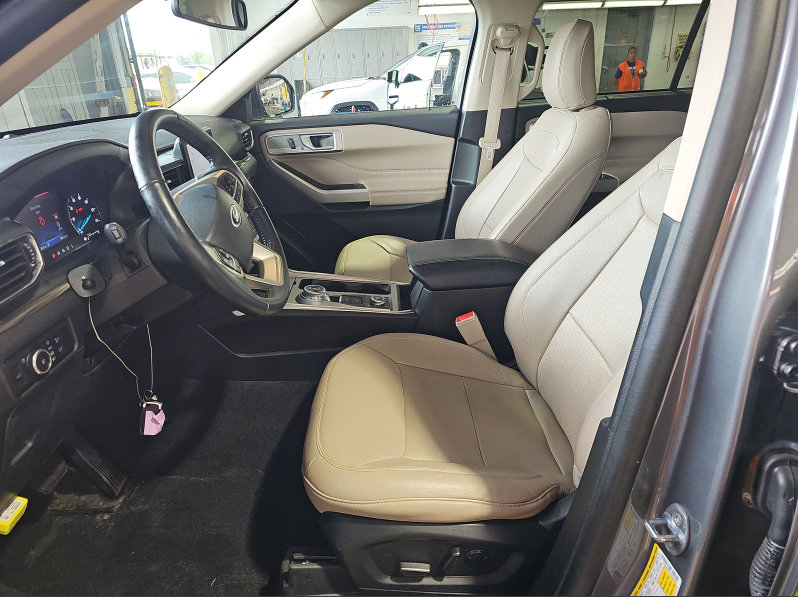 Used 2023 Ford Explorer Limited AWD/4WD image 5