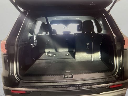 Used 2025 GMC Acadia Elevation FWD image 15