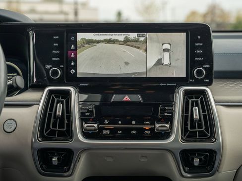 Used 2023 Kia Sorento SX Prestige image 34