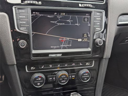 Used 2016 Volkswagen Golf R 4-Door image 27