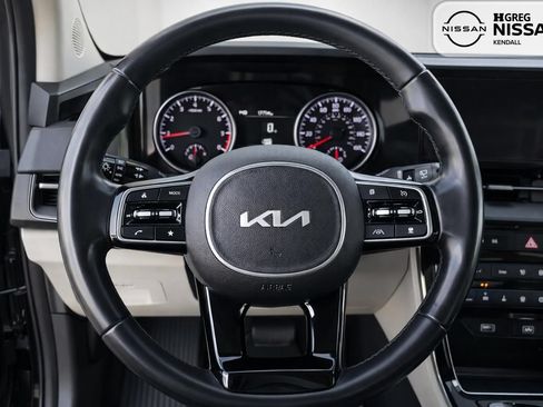 Used 2022 Kia Carnival EX FWD image 11