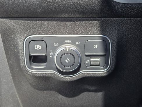 Used 2022 Mercedes-Benz GLB 250 image 16