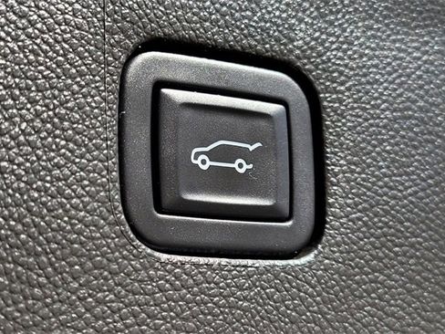 Used 2024 Buick Enclave Premium image 18