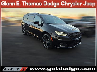 New 2026 Chrysler Pacifica Select w/ S Appearance Package