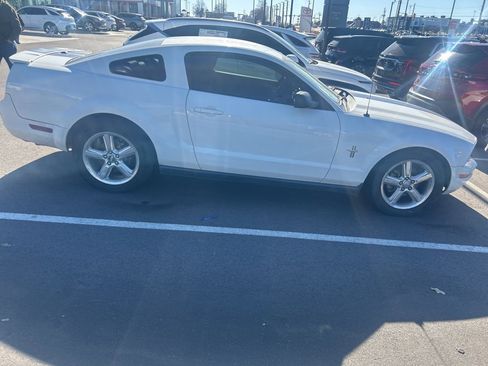 Used 2008 Ford Mustang Premium image 4