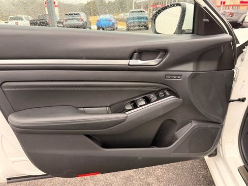 Certified 2021 Nissan Altima 2.5 Platinum image 12