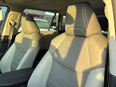 Used 2022 Toyota RAV4 Limited image 26