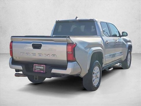 Certified 2025 Toyota Tacoma SR5 AWD/4WD image 5