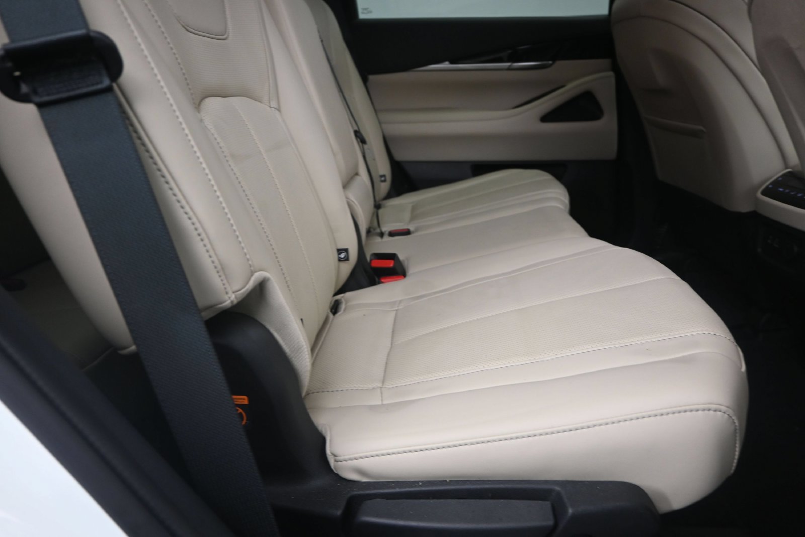 Used 2024 INFINITI QX60 Pure w/ Cargo Package FWD image 23