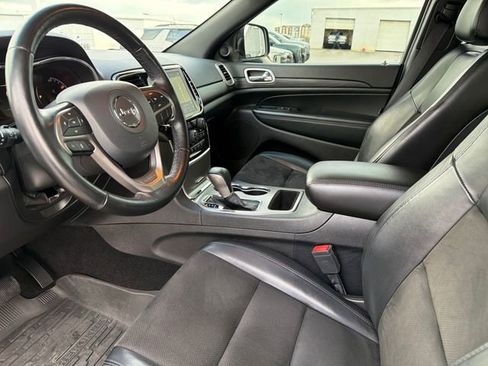 Used 2021 Jeep Grand Cherokee Laredo X AWD/4WD image 19