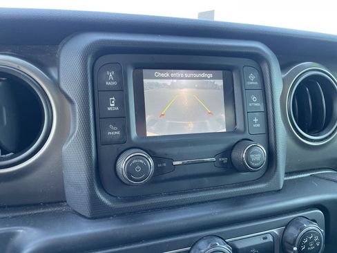 Used 2020 Jeep Gladiator Sport w/ Quick Order Package 24S AWD/4WD image 12