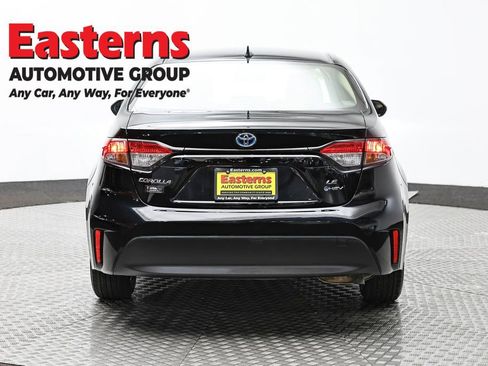 Used 2025 Toyota Corolla LE FWD image 6