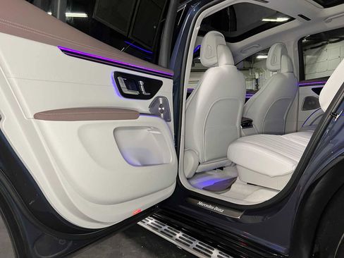 Certified 2023 Mercedes-Benz EQS 580 4MATIC SUV image 18