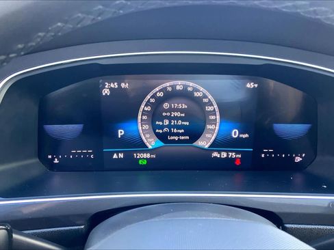 Used 2024 Volkswagen Tiguan SE R-Line image 25