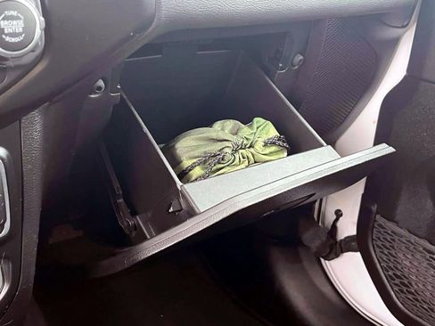 Used 2022 Jeep Wrangler Unlimited Sahara w/ Cold Weather Group image 25