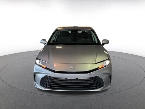 Used 2025 Toyota Camry LE image 5