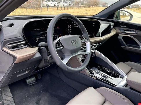 Certified 2025 Audi Q5 Premium Plus w/ Premium Plus image 18