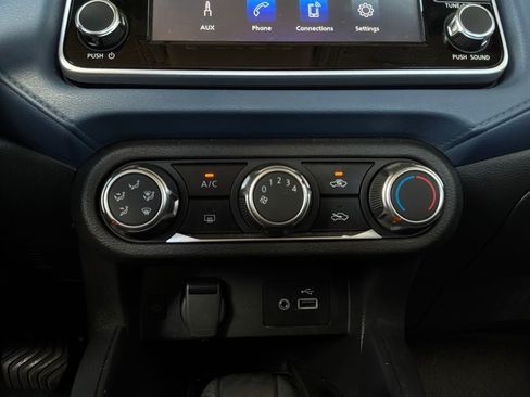Used 2025 Nissan Versa SV FWD image 25