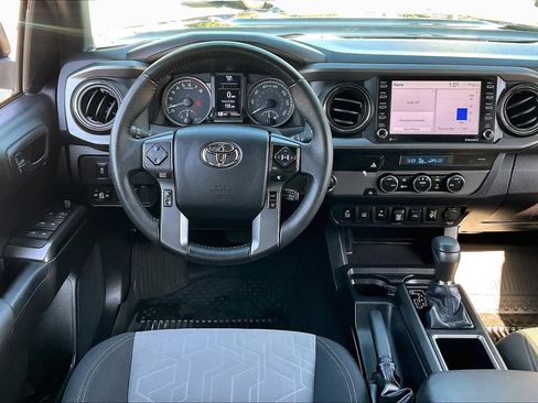 Used 2021 Toyota Tacoma TRD Sport w/ Technology Package image 5