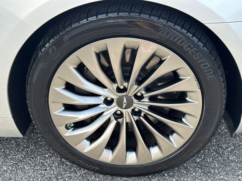 Used 2019 Genesis G90 3.3T Premium RWD image 12