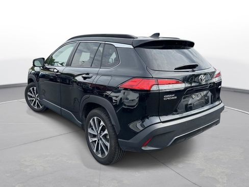 Certified 2025 Toyota Corolla Cross XLE FWD image 8