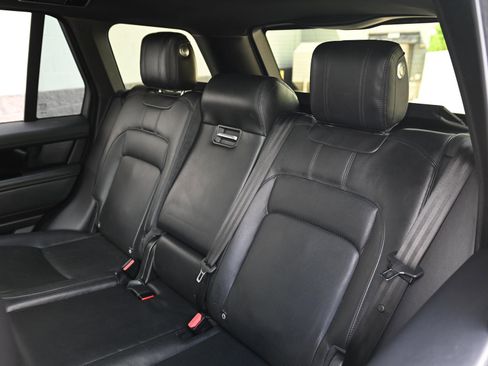 Used 2020 Land Rover Range Rover HSE image 19
