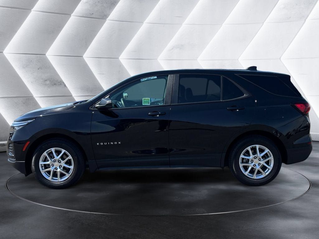 Used 2024 Chevrolet Equinox LS w/ LS Convenience Package FWD image 2