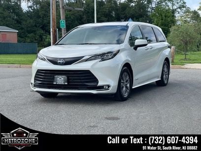 Used 2021 Toyota Sienna XLE