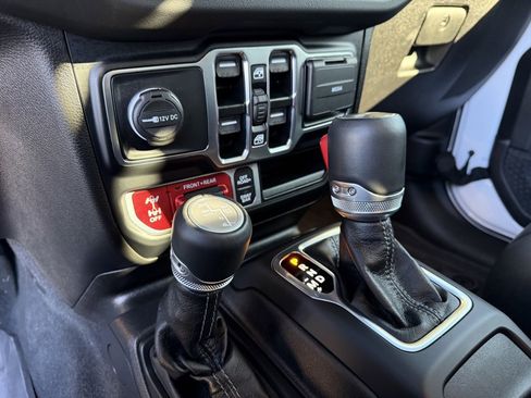 Used 2024 Jeep Wrangler Unlimited Rubicon image 27