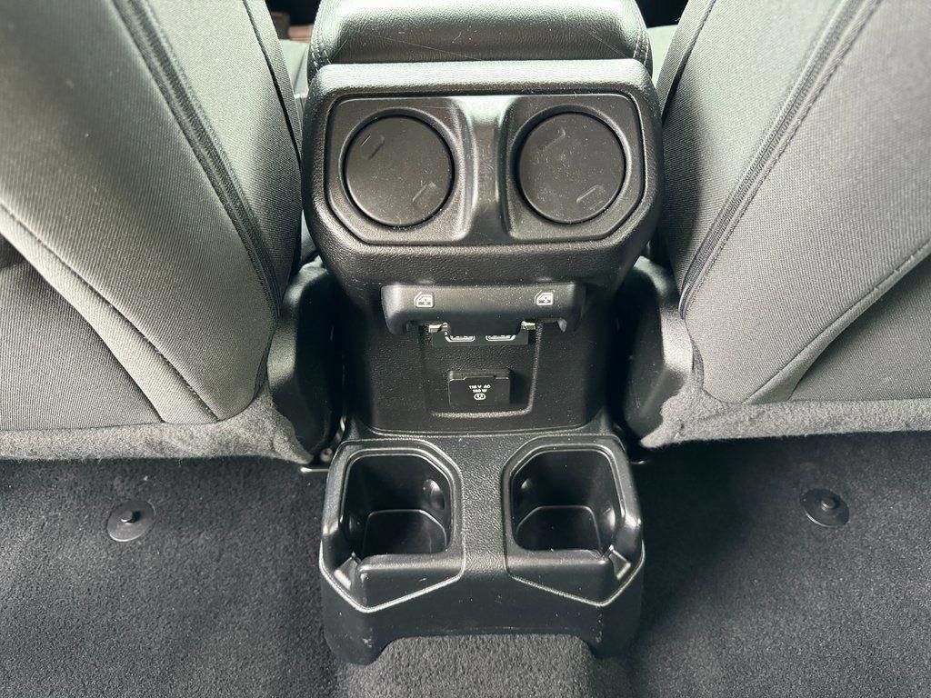 Used 2020 Jeep Wrangler Unlimited Sahara AWD/4WD image 23