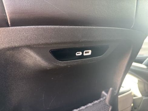 Used 2024 Chrysler Pacifica Limited FWD image 16
