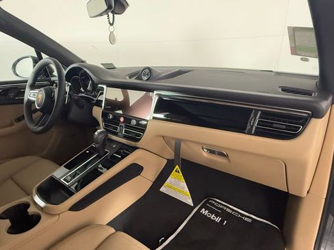 New 2026 Porsche Macan image 19