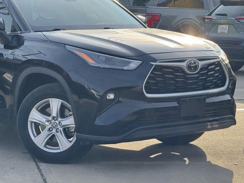 Used 2023 Toyota Highlander LE image 2