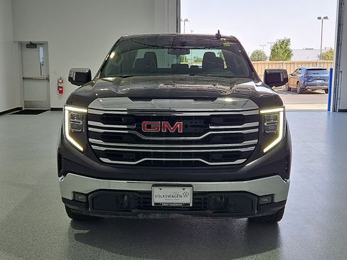 Used 2023 GMC Sierra 1500 SLT AWD/4WD image 3
