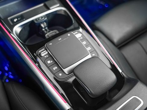 Certified 2023 Mercedes-Benz GLB 250 4MATIC w/ Premium Package image 19