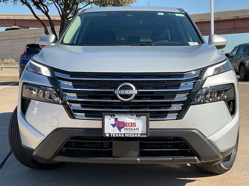 Certified 2025 Nissan Rogue SV image 3