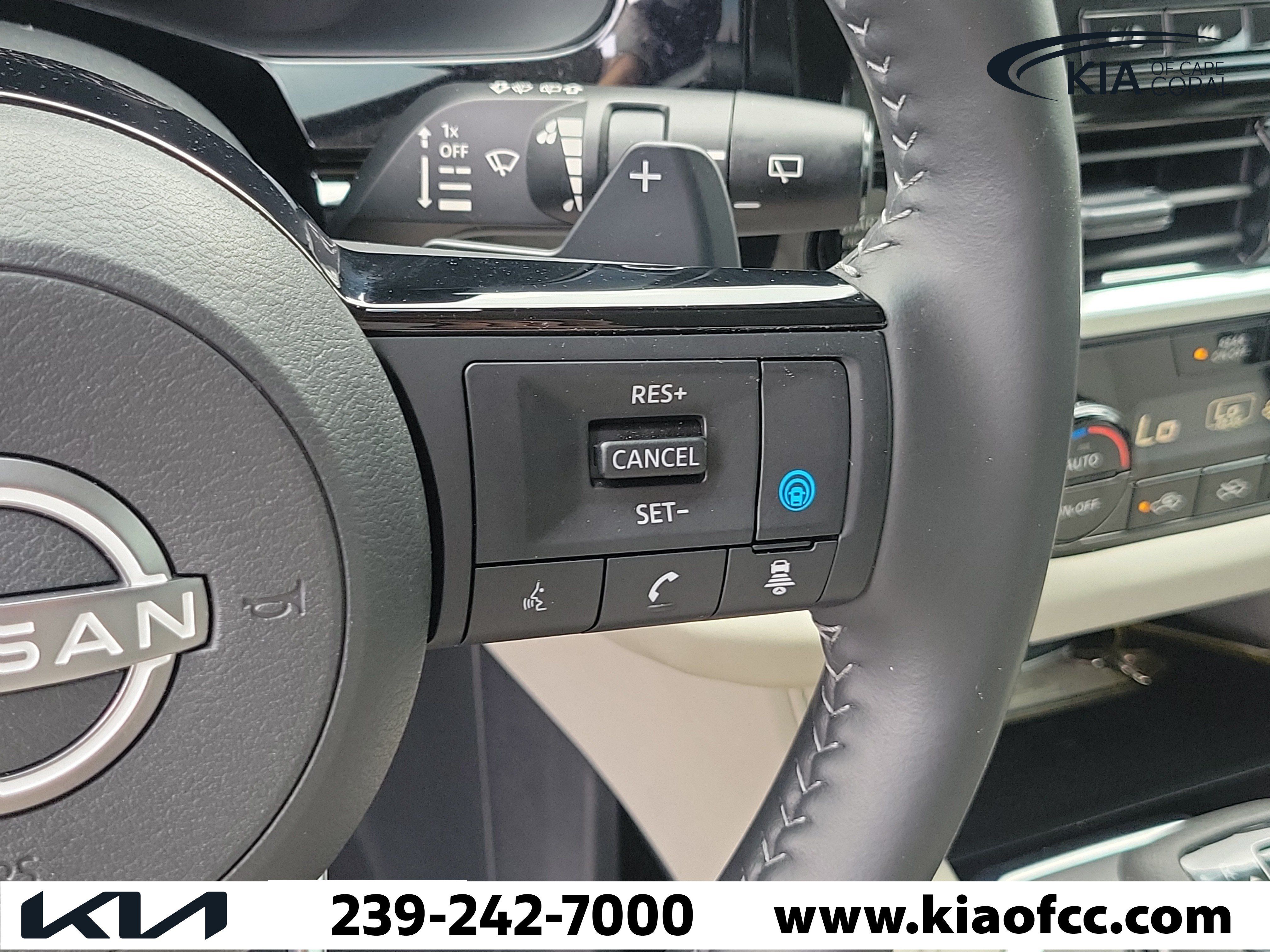 Used 2025 Nissan Pathfinder SL w/ Black Appearance Package FWD image 28