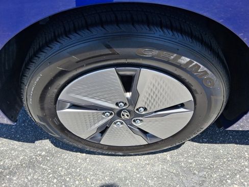 Used 2020 Hyundai Ioniq SE FWD image 21