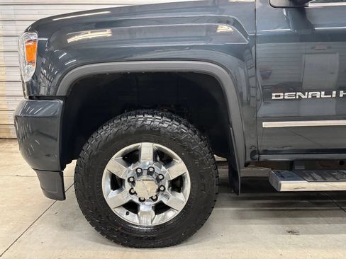 Used 2018 GMC Sierra 3500 Denali w/ Duramax Plus Package AWD/4WD image 4