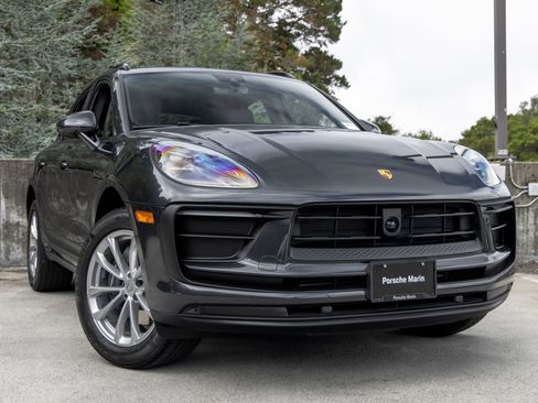 Certified 2026 Porsche Macan AWD/4WD image 9