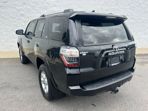 Used 2022 Toyota 4Runner SR5 image 6