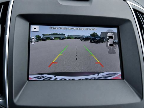 Used 2019 Ford Edge Titanium w/ Equipment Group 301A FWD image 10