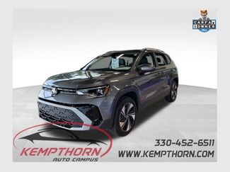 Used 2025 Volkswagen Taos SE video 1