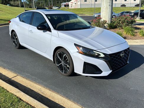 New 2025 Nissan Altima 2.5 SR w/ SR Premium Package image 6