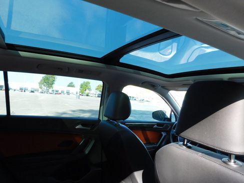 Used 2019 Volkswagen Tiguan SEL Premium AWD/4WD image 3