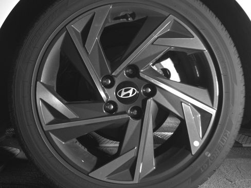 Used 2025 Hyundai Elantra SEL FWD image 14