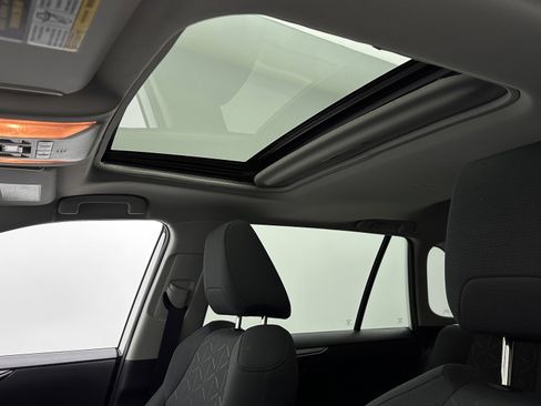 Used 2019 Toyota RAV4 XLE image 5